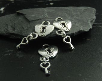 1 small heart pendant with key