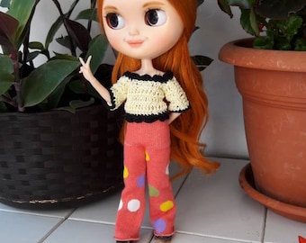 Blythe - Made in Italy. Completo di pantalone, giacchina di cotone, gilet e basco di lana. Realizzato a mano.