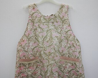Musee des Tissus Lyon Pink Flower Cream Cotton Bib Apron
