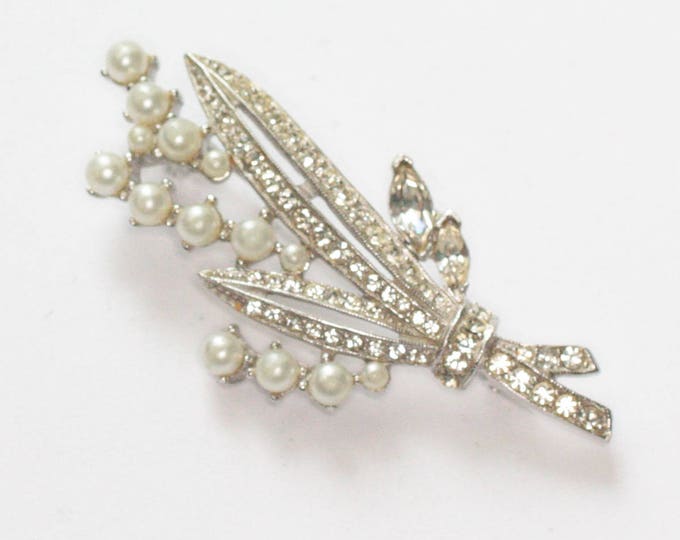 Simulated Pearl and Rhinestone Brooch Floral Design Silver Tone Vintage