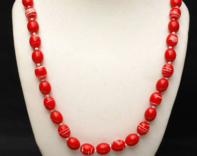 Red White Bead Necklace - Vintage Mod swirl - plastic bead necklace