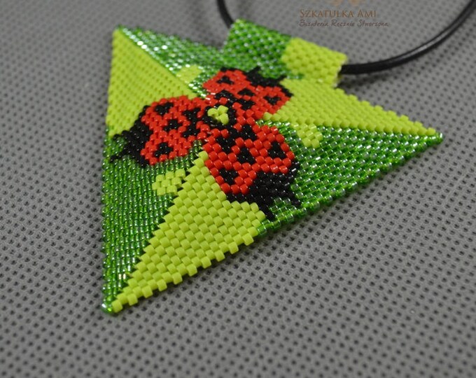 Ladybug necklace, pendants green, seed bead necklace, beaded pendant, convex triangle necklace, lined natural, gift for her, summer jewelry