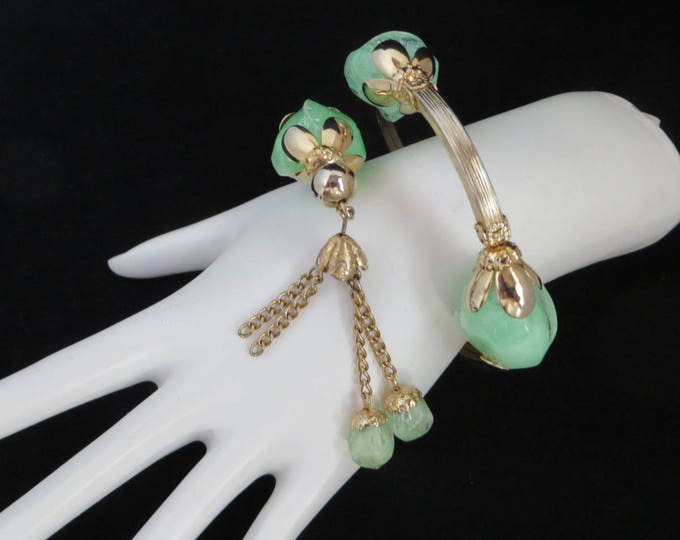 Green Bead Wrap Bracelet, Vintage Gold Tone Dangling Bead Bracelet