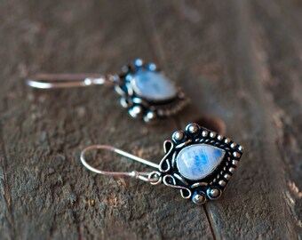 Rainbow Moonstone Drop Earrings,Gemstone Earrings,Sterling Silver Earrings,Rainbow Moonstone Stone Dangle,Silver Moonstone Earring,Moonstone