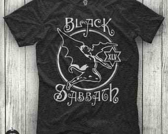 Poster Drapeau Polyester 110x75 Drapeau BLACK SABBATH - 45th Anniversary - Rock A Gogo Jennifer Blanc Wikipedia Poster Drapeau Polyester 110x75 Drapeau BLACK SABBATH - 45th Anniversary - Rock A Gogo Jennifer Blanc Wikipedia