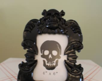 Black Skull & Bat Baroque Frame