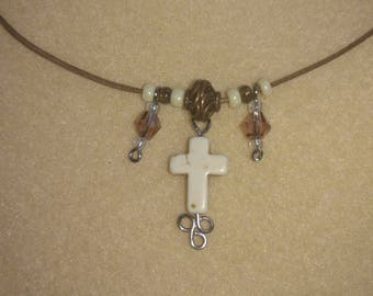 Cream stone-look cross beaded necklace