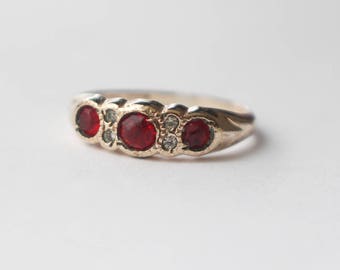 Vintage 1940s Gold Shell Paste Clear and Red Stone Ladies Ring UK size M 1/2 US 6 1/2