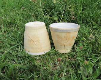 Set of 2 mugs made of stoneware with imprints of plants