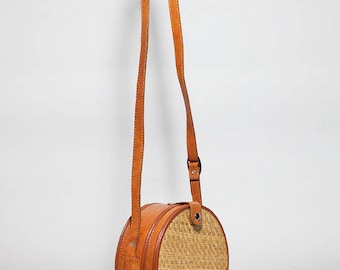 Banjo rattan and leather bag, round leather and rattan bag, round shoulder bag