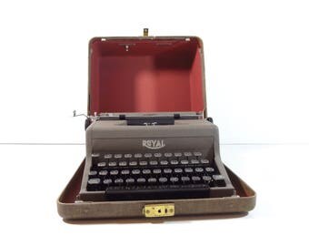 Vintage Typewriter / 1950s Royal Companion Portable Manual Typewriter with Original Case
