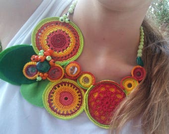 ANNA MARIA - handmade necklace with glass, coral and howlite beads