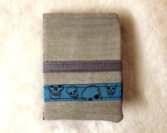 Carry(wear) cards(maps) "Tebo" grey jeans with skulls
