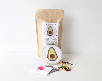 Avocado Mini Cross Stitch Kit 3.5" / 9 CM Hoop Vegan Gift Veggie Cross Stitch Avocado Needlepoint Kit Embroidery Summer Crafts Stitch Kit