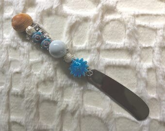Seashell Cheese / Butter Spreader. Jeweled Cheese Spreader. Beaded Butter Knife. Summer Entertaining, Hostess Gift. Housewarming Gift. Blue.