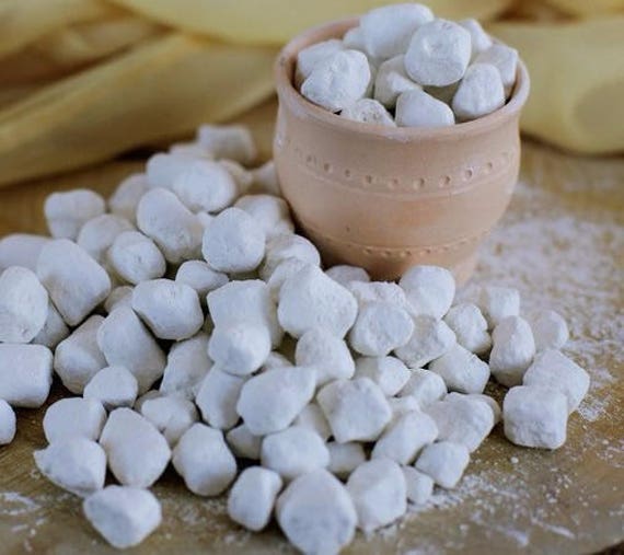 White Kaolin clay in the granules Fondness edible