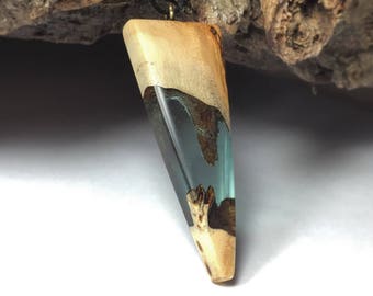 Resin Wood Pendant - Resin Jewelry - Wood Resin Necklace - Green Resin - Natural Necklace - Wooden Necklace - Gift Wood - Resin Pendant