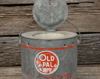 Floating Minnow Bucket with attached lid, Old Pal Pail