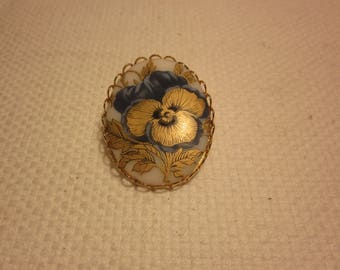 Vintage oval pansy pin, vintage pansy brooch, victorian style brooch