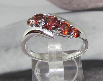 Five natural garnets and sterling silver ring size 56