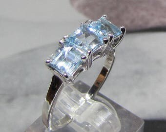 Silver ring with 3 topaz blue azure size 56