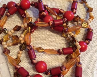 LooOng Unique 70s Looking Beaded Necklace