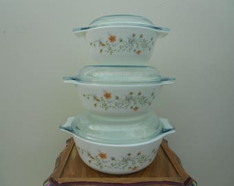 Pyrex by Corning set of 3 casserole dishes with lids