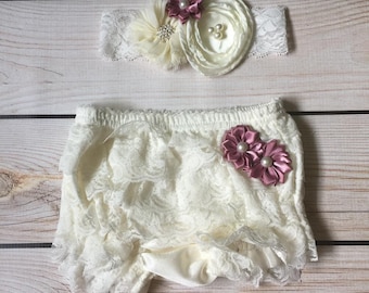 Baby girl Lace Bloomers / Lace ruffle bottoms / Diaper cover / cake smash outfit