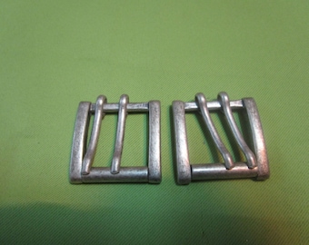 double prong buckle in brushed silver metal