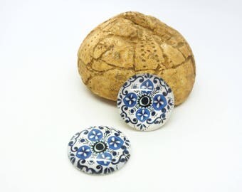2 glass cabochons 18mm oriental pattern blue, white, black (SFCV08)