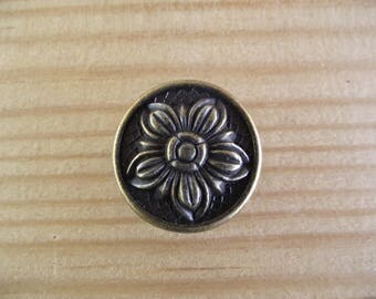 1 antique brass handle. 3.2 cm x 1.8 cm + 1 screw