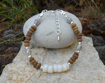 Bracelet heishi beads in natural seashell beads natural coconut (16.5 to 18.5 cm length), gift for her, unique bracelet