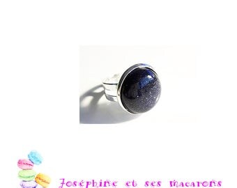 Silver ring and its blue Sunstone cabochon