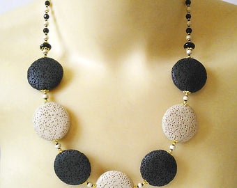 Collier Pierre Lave noire & beige lentilles 25mm, Onyx noire / métal doré et plaqué or - Black and beige Lava gold plated necklace