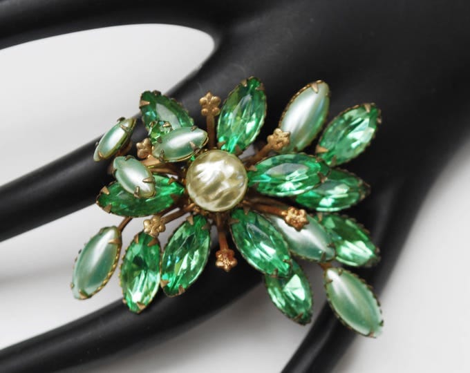 Green Rhinestone Flower Brooch - White Greenish pearl - Gold metal - Mid Century Floral Pin