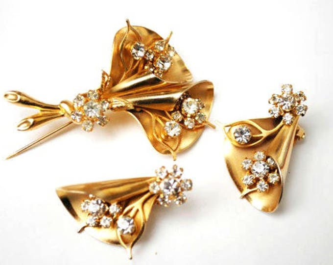 Flower Brooch and Earrings set - gold plated - rhinestone - floral - Designer signed Weiss NY - mid century