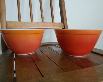 Set of 2 - 1970s Pyrex Nesting/ Mixing bowls set Made in USA