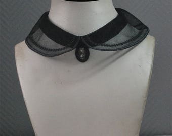 Peter Pan collar to attach yourself