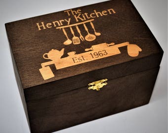 Custom Engrved Wooden Recipe Box. Walnut Stain Wood Box Personalized and engraved 4x6 Recipe Cards