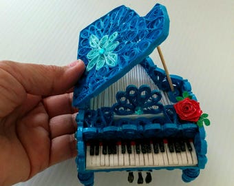 Paper quilling Piano