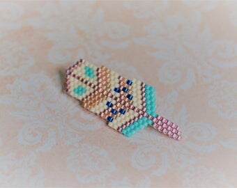 Feather brooch with miuki beads - pink