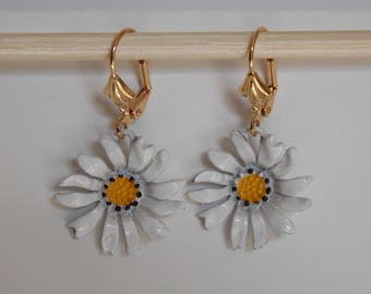Amani’s Collection Black Crochet Daisy Stone Earrings main image 1