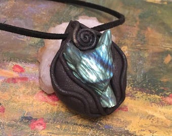 Lone Wolf Necklace. Sipirit Animal Labradorite Necklace. Crystal Wolf Jewelry. Native American Jewelry. Labradorite Pendant. Mens Gift.