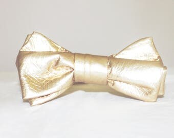 Pre-Tied Bow Tie with Adjustable Strap - Metallic Gold