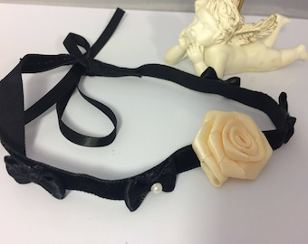 short necklace romantic black velvet and pink ivory