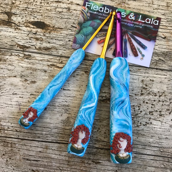 Beautiful ergonomic crochet hooks Character Susan Bates
