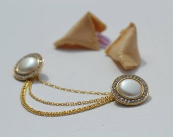 Necklace to wear on a shirt collar "lucky pearl"
