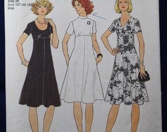 1970's Woman's Dress Sewing Pattern in Size 18-20 - Simplicity 7309
