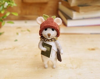 Needle felted mouse with a book/handmade/poseable/decoration/gift/soft sculpture