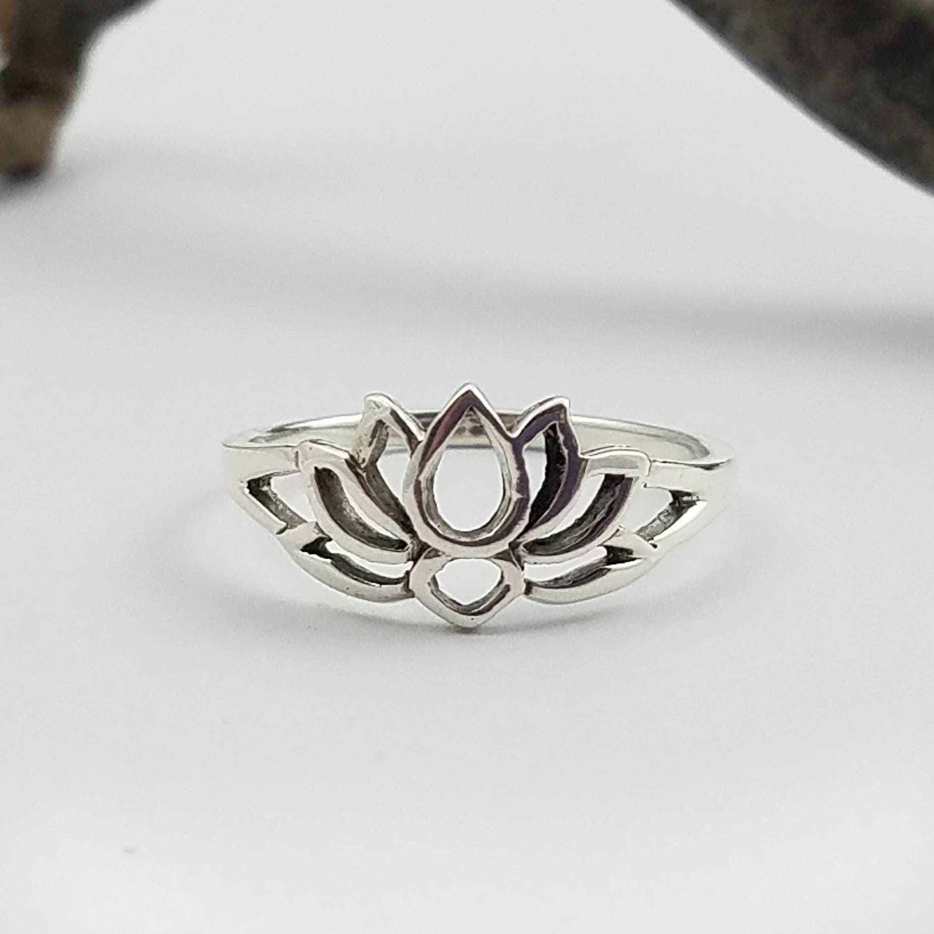 SIRSAK MEDIUM DRAGONFLY LOTUS RING